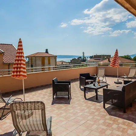 Penthouse - Sea View Appartamento Kaštela
